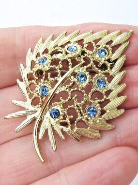 Vintage retro 1960s Textured Gold Tone Blue Rhinestone LEAF Brooch Pin